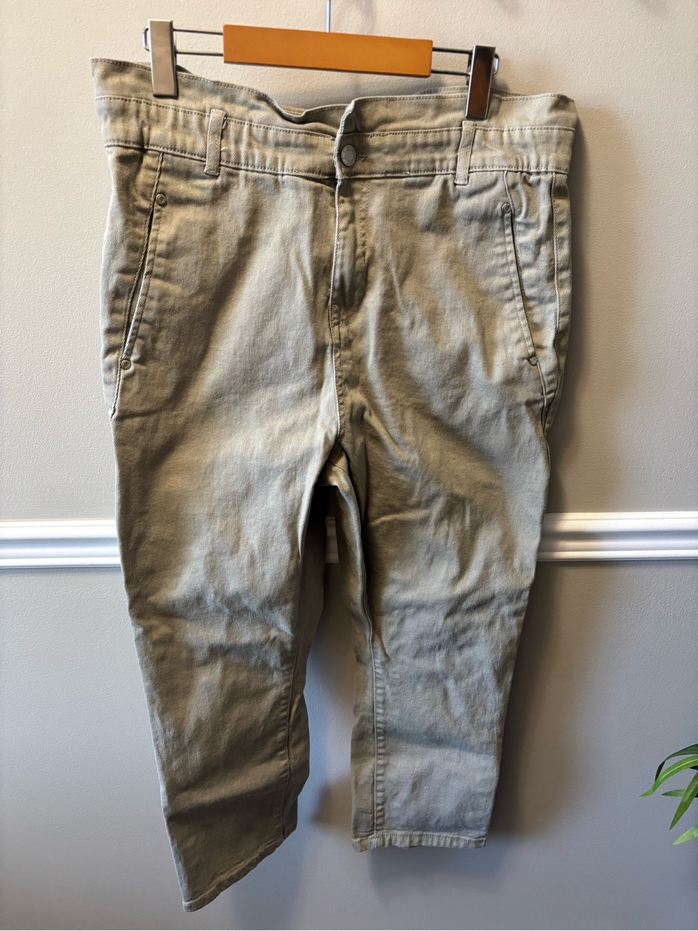 Women's light kaki jeans